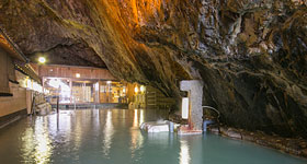 天然洞窟風呂「玄武洞」